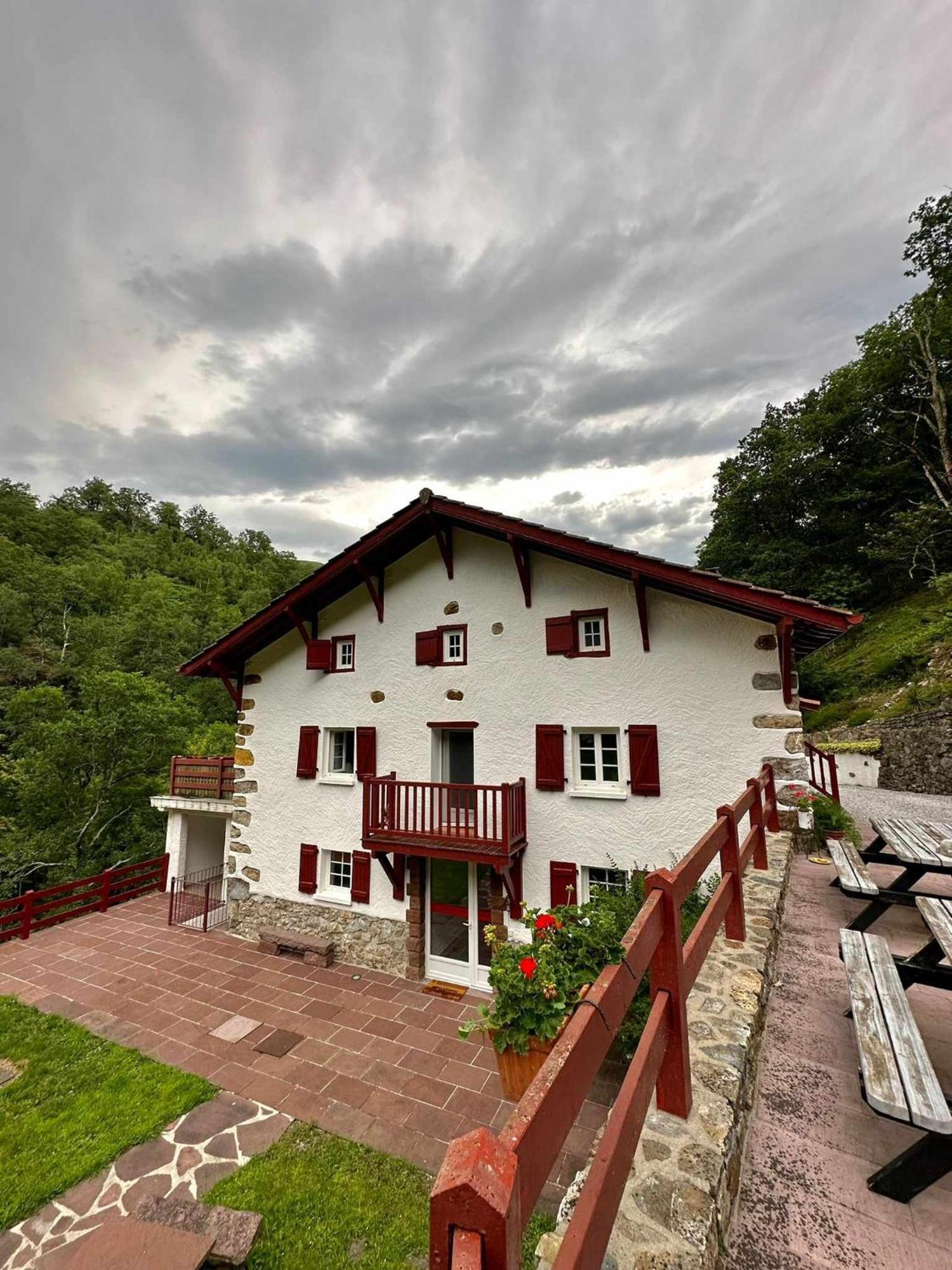 Chambres D'Hotes Agorerreka Сент-Этьен-де-Баигорри Экстерьер фото